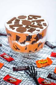 Top with half each of pudding, candy bars, and whipped topping. Halloween Trifle An Easy Halloween Candy Dessert Recipe