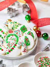 On wonderful christmas evening all of us enjoy colorful, crunchy cookies… these festive cookies are so attractive that we can't resist eating them… here are 25 delicious christmas cookie ideas to make your own special cookies. Easy Christmas Sugar Cookies With Icing Drive Me Hungry