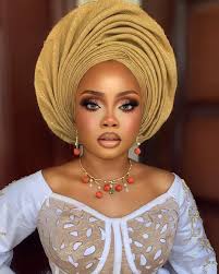 trad dripping beauty with this bridal look
