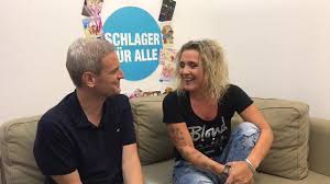 Born 11 march 1971) is a german schlager singer from hesse, germany. Schlager Fur Alle Daniela Alfinito Live Bei Schlager Fur Alle Facebook