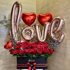 rose box with love foil balloon dp