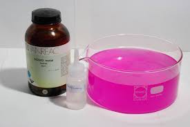 Ingeniero Químico en Alimentos - La fenolftaleína, de fórmula C20H14O4, es  un indicador de pH que en disoluciones ácidas permanece incoloro, pero en  disoluciones básicas toma un color rosado con un punto