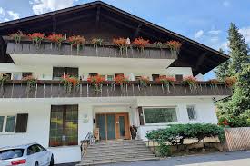 We know that pensions can sometimes seem a bit complicated but the truth is they are much simpler than they seem. Pension Larchenhof Zimmer Mit Fruhstuck Naturns Meran Sudtirol