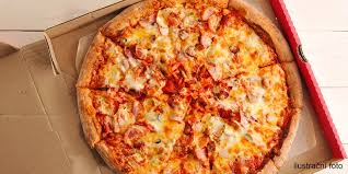 A 12 pizza is typically good for 2 people, maybe 3 if people are eating less. Pizza O Prumeru 32 Cm Nebo 45 Cm S Sebou Slevomat Cz