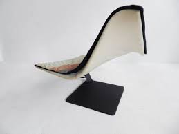 model flying carpet lounge chair by