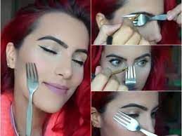 Incroyable, elle se maquille avec une fourchette : Femme Actuelle Le MAG