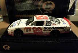 Nascar teams compete in all three national nascar series: 29 Harvick Rookie Gm Oreo Show Car 2001 Monte Carlo Elite Action Diecast 1 24 For Sale Online Ebay