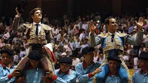 El Juli, que indulta, y Bolívar abren la puerta grande en el cierre de  Manizales - Toros - COPE
