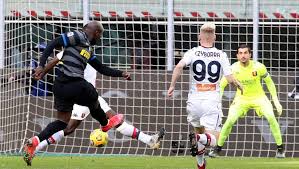 Romelu lukaku scores one and sets up inter milan moved seven points clear at the top of serie a on sunday as romelu lukaku scored after 32. Euoaowf X2tr2m