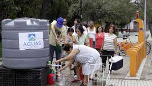 900.000 menschen in chile evakuiert. Santiago De Chile Ohne Trinkwasser Panorama
