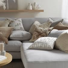 how to arrange cushions on sofa