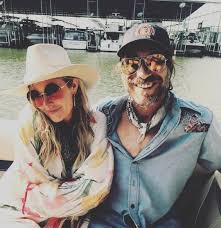 Elizabeth Cook - UPDATE: Jesus, this is not a post about dating or whatever. My parents were the most inspirational and influential people in my life, til I found this guy. #heavy #