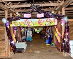 horse show stall decorating