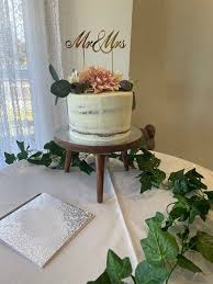cake table ivy table decoration has