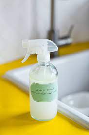 how to make vinegar cleaning spray