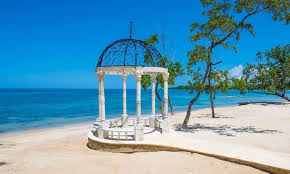Come read all about their dreamy wedding and take in their stunning pictures! Average Cost Of Destination Wedding To Jamaica Average Cost Of A Wedding In Jamaica Beach Destination
