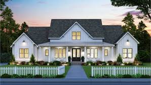 American Farmhouse Plan With 4 Bedrooms