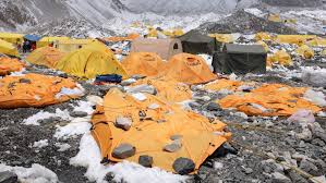 If anyone has the slightest bit of interet in everest go out and read into thin air by jon krakauer (of into the wild fame). Melting Mount Everest Glaciers Reveal Dead Climbers Bodies Report Mountain Planet