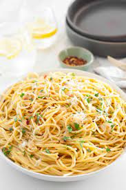 spaghetti aglio e olio pasta with