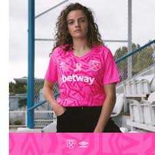 The official instagram account of west ham united ⚒ get up to 75% off in our christmas sale! Camiseta Rosa West Ham Femenino 2019 X Umbro Cambio De Camiseta
