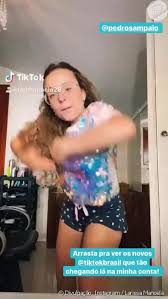 Смотрите видео menina dancando 13 años. Larissa Manoela De Short Curto Danca Funk Em Video Durante Quarentena Veja Purepeople