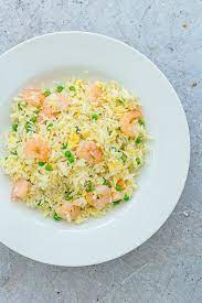 egg fried rice with prawns and peas