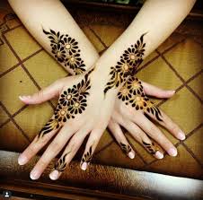 1.0.4 henna telapak tangan untuk pengantin; Tanpa Harus Lihai Menggambar 10 Desain Tato Henna Ini Bisa Jadi Contekan Untuk Tampil Menawan
