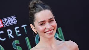 emilia clarke is stunning without makeup