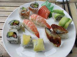 Les bouchons de la réunion sont, avec les samoussas et les bonbons piments, ces bouchées chinoises cuites vapeur. Sushi Wikipedia