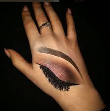 hand makeup art lipstiq