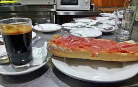 El desayuno perfecto en Bar Tello - AOVE Jaén