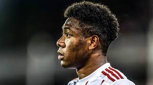 A versatile player, alaba has played in a multitude of roles, including central midfield and right and left wing. Fc Bayern David Alaba Vor Sommer Transfer Sportbuzzer De