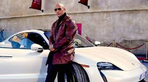 An interpol agent tracks the world's most wanted art thief. Dwayne Johnson Gives Emotional Speech At Red Notice Wrap Entertainment News The Indian Express