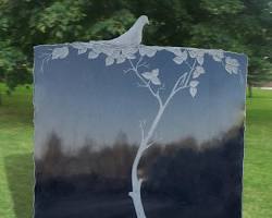 Изображение: Гранитная скульптура голубя на могиле