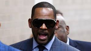 Kelly was born on the south side of chicago, illinois, and attended kenwood academy high school, . Ihm Drohen 30 Jahre Haft R Kelly Wird Fur Elf Neue Falle Angeklagt N Tv De