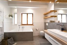 Ein schönes beispiel für vorwandsysteme im modernen bad ist das oben abgebildete musterbad der marke grohe. Wohlfuhlbad Mit Viel Holz Und Modernen Fliesen In Betonoptik Modern Badezimmer Munchen Von Banovo Houzz