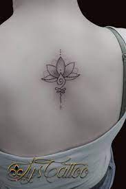 Trouver le meilleur tatoueur spécialiste du tatouage fleur de lotus proche  de Bordeaux Pessac Talence - Tatoueur vers Bordeaux - Lys Tattoo