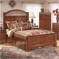 St Ashley Furniture Queen Poster Bed