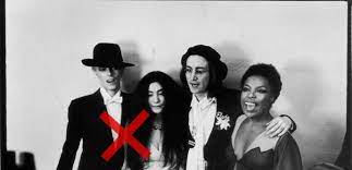 Non, Yoko Ono n'a pas photoshopé de photo de David Bowie