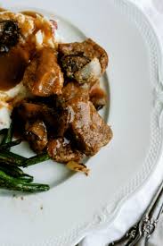 slow cooker sirloin beef tips and gravy