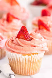 vanilla cupcakes with strawberry