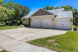 1223 autumn court grand forks nd