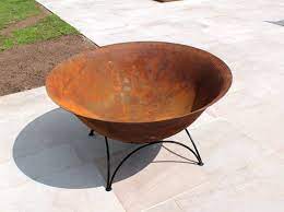 The saturn outdoor fire pit is a high quality, hand cut and crafted fire pit designed for years of heavy use. Cast Iron Fire Pit 80cm Fire Bowl Heavy Duty Stand Etna