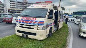 Salam kepada semua warga fb,saya merupakan seorang jurujual kereta. Duo Injured In Ambulance Van Accident At Jalan Datuk Merican Salleh Traffic Light In Kuching Borneo Post Online