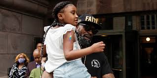 Gianna floyd is well recognized as the daughter of her late father george floyd. George Floyd S Daughter 6 At Protest Goes Viral In Video