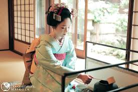 geisha maiko tea ceremony show in