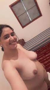 Tharki Kashmiri Aunty Topless Selfies | Indian Nude Girls