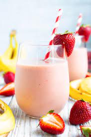 strawberry banana smoothie with yogurt