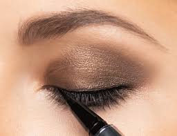 How to apply eyeshadow pictures step by step. Perfect Smokey Eyes Artdeco Makeup Tips