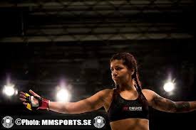 At 14, kianzad began her martial arts career in boxing and went on to compete in around thirty amateur boxing fights. Pannie Kianzad Sportsgeeks The Latest In Wmma Mma News